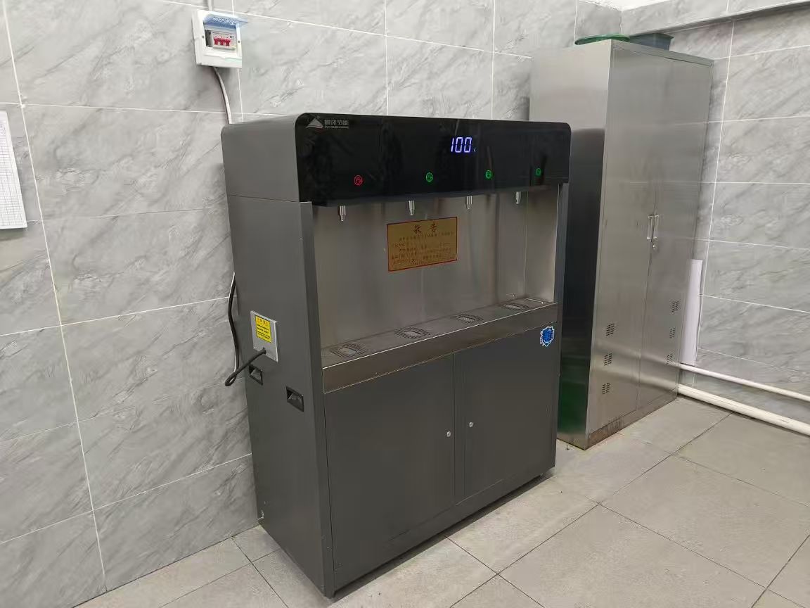 众鑫生活超市雍华公馆店直饮机已安装