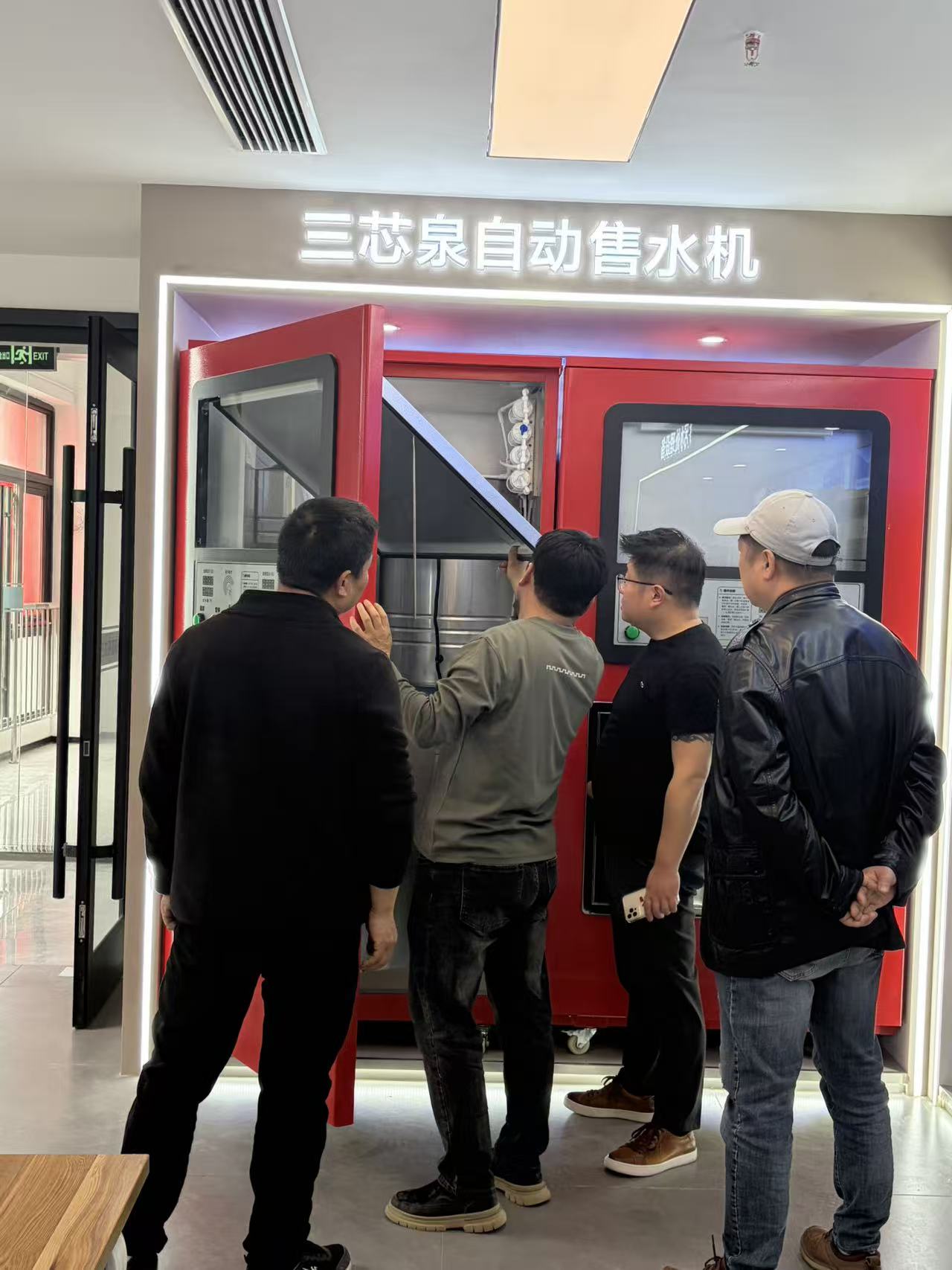 热烈欢迎客户莅临三芯泉考察指导，共探社区直饮水新机遇